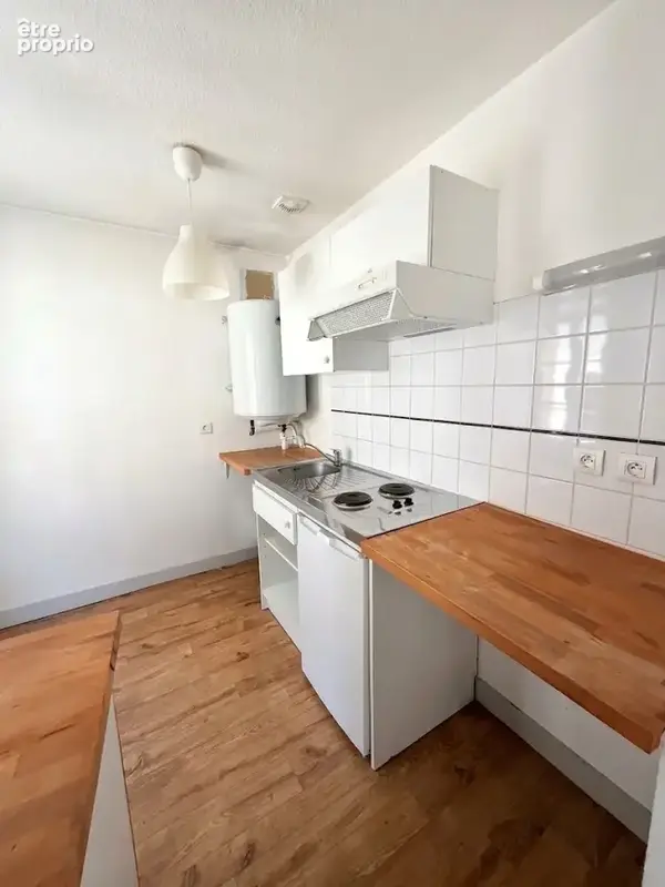 Bx Historique - Quartier Grosse Cloche - T1 TBE dans Immeuble en Pierre - photo 6