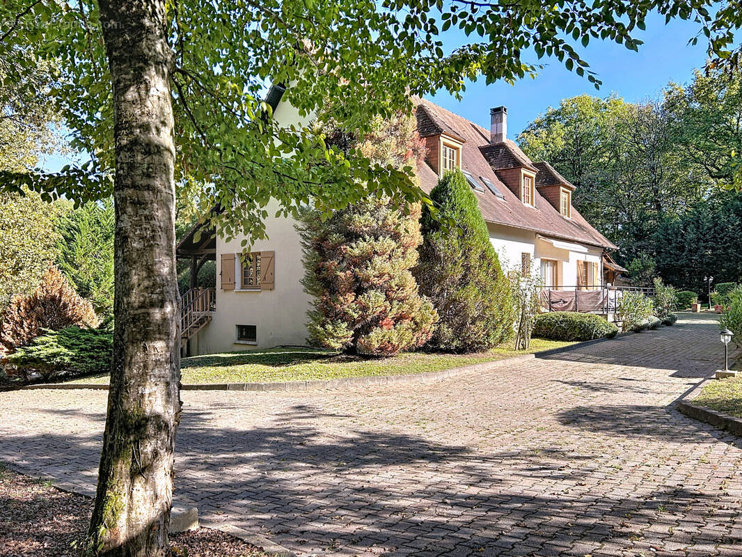Maison à TERRASSON-LAVILLEDIEU