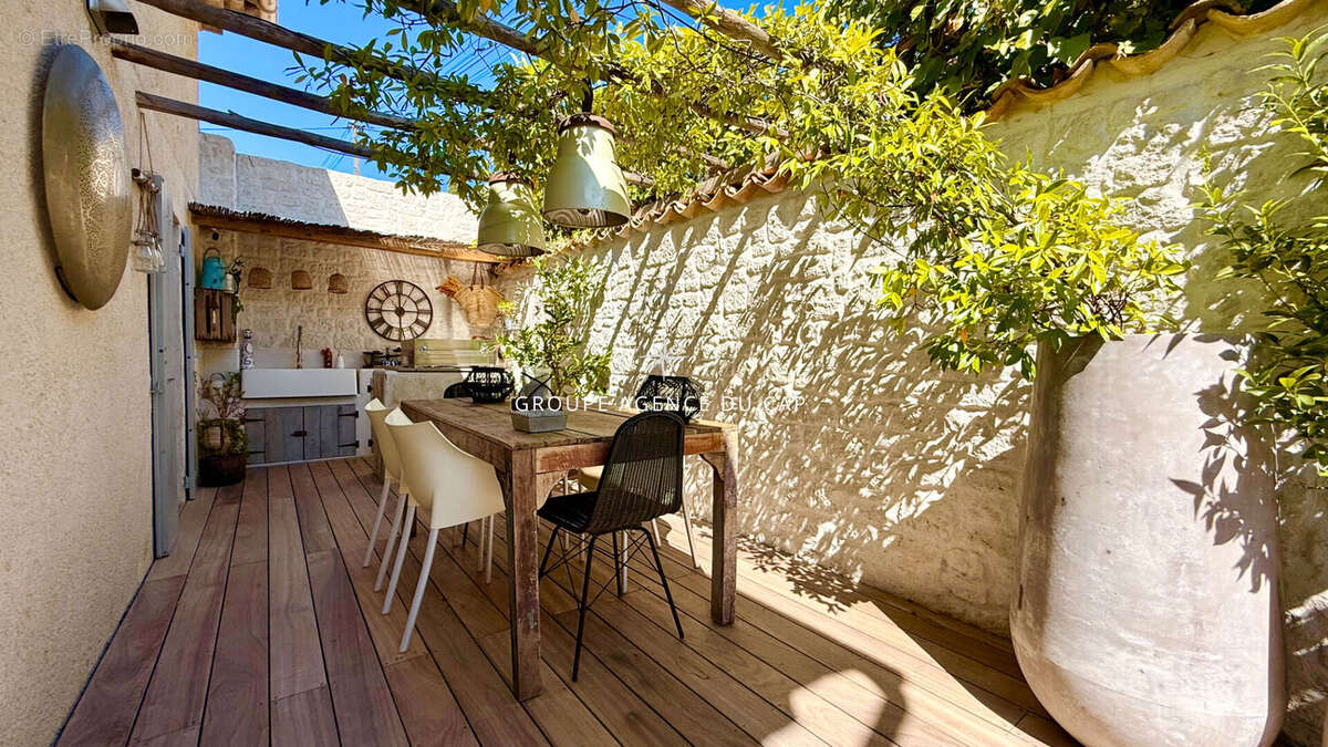 Maison à LES ISSAMBRES