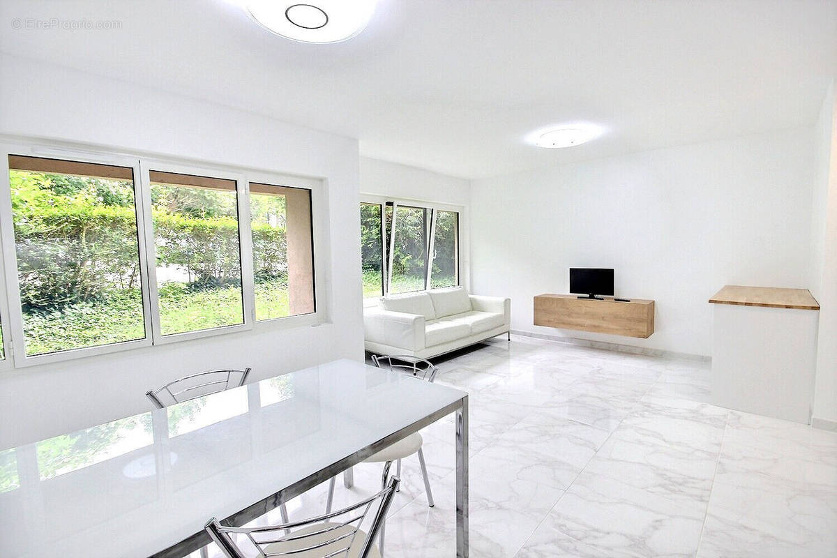Appartement à FRESNES