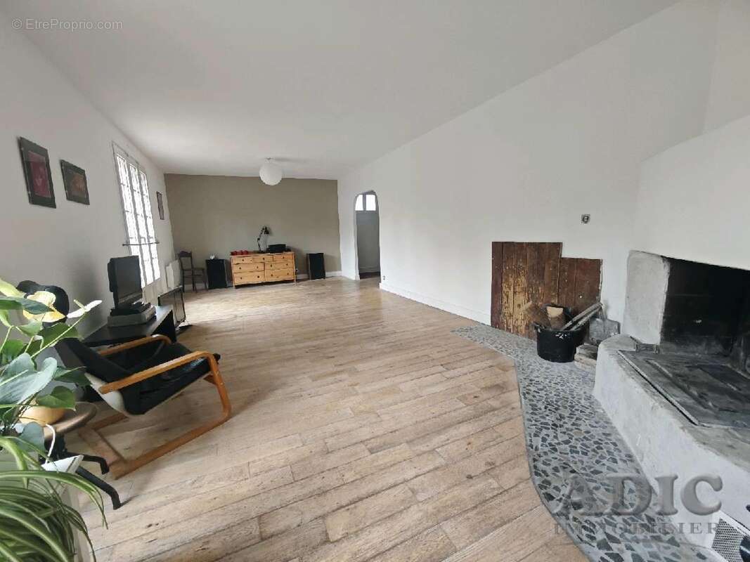 Maison à ERMENONVILLE