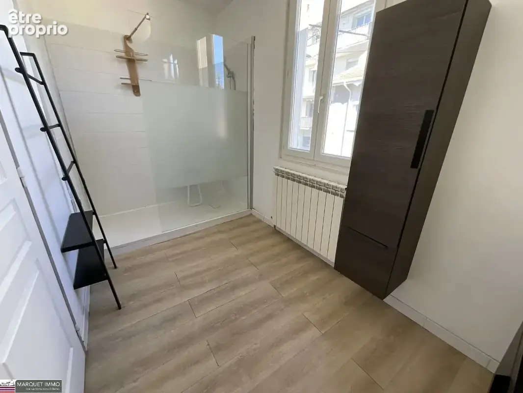 Villa T5 de 110 m²  vous invite à poser vos valises dans un cadre alliant charme et fonctionnalité sur 145 m² de terrain clos et - photo 14