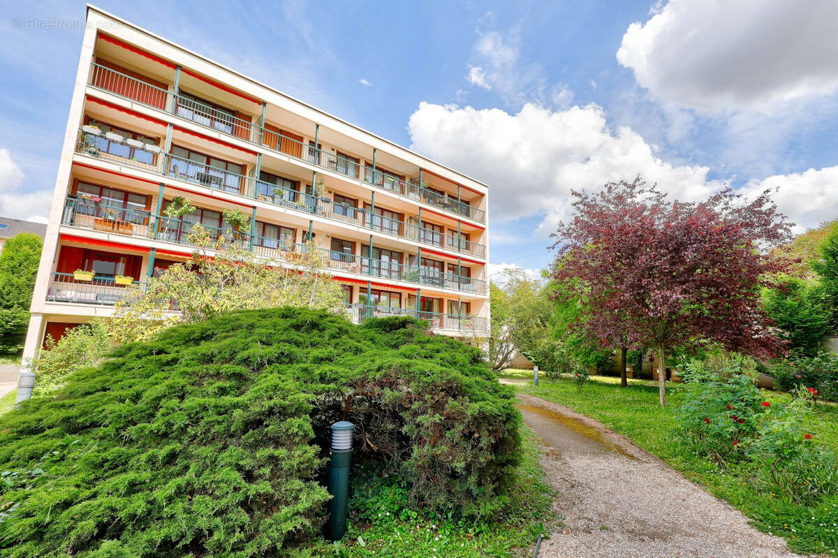Appartement à FONTENAY-SOUS-BOIS