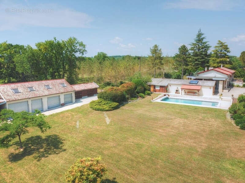 Belle Propriété avec piscine et dépendances - 6 pièces - à vendre - Proche de Villeréal - St Eutrope de Born (Lot-et-Garonne) - photo 5