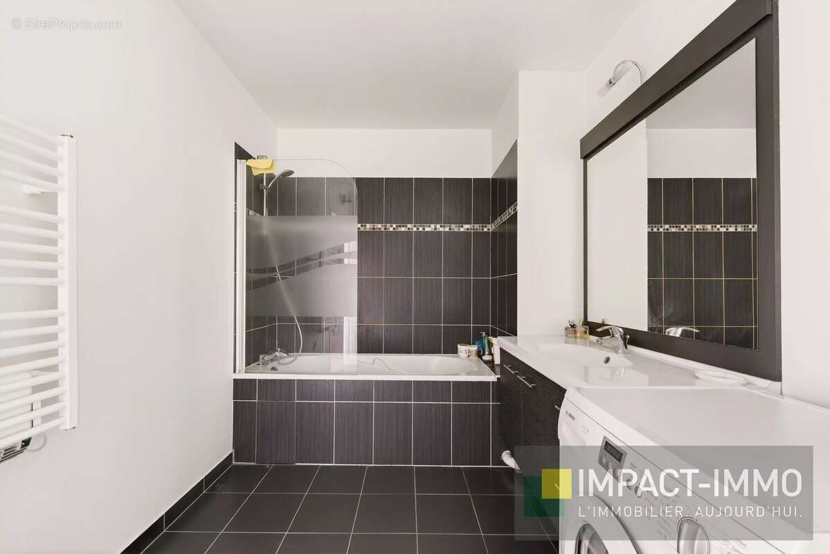 Appartement à COURBEVOIE