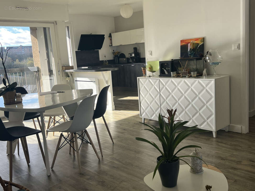 Rodez   Spacieux T5 lumineux de 101 m2 avec 2 terrasses, garage et parking privatif sécurisé - photo 4