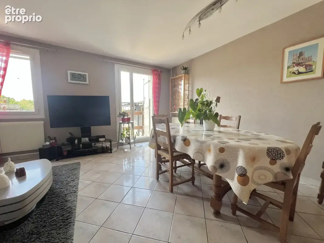 Charmante maison mitoyenne de 4 pièces avec garage et terrasse - Mions - photo 6