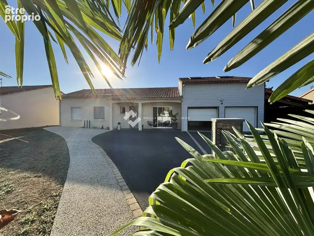 Photo Maison à Neuville-De-Poitou au prix de 345 000€