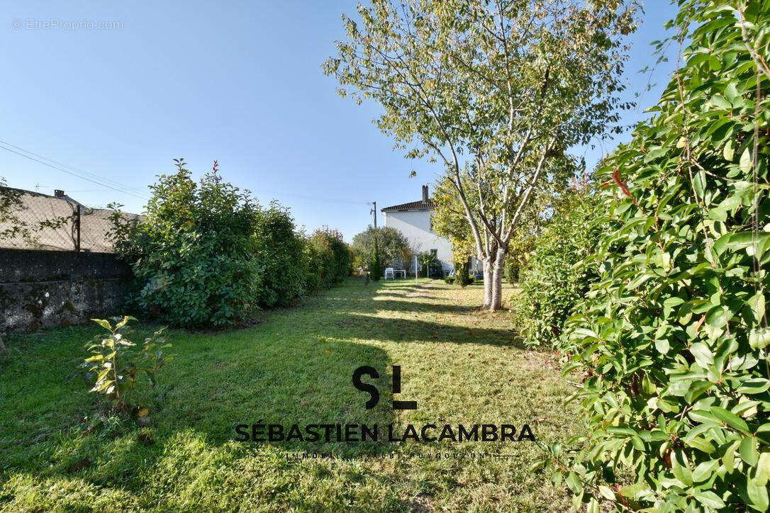 Maison à SAINT-JUERY