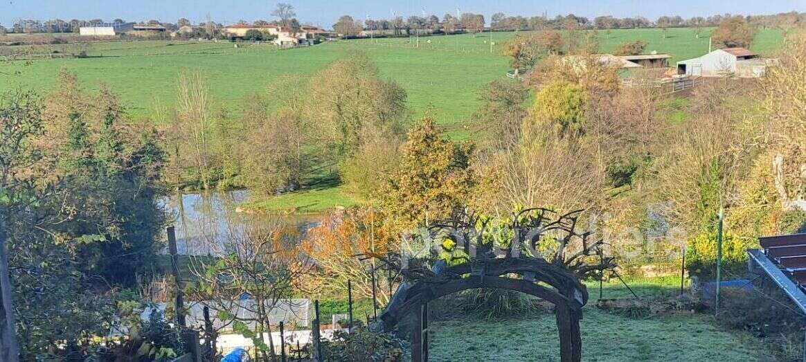 Maison à SAINT-MACAIRE-EN-MAUGES