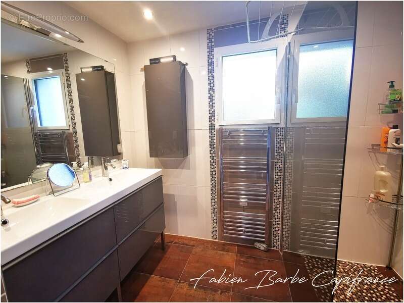 Maison à NEANT-SUR-YVEL