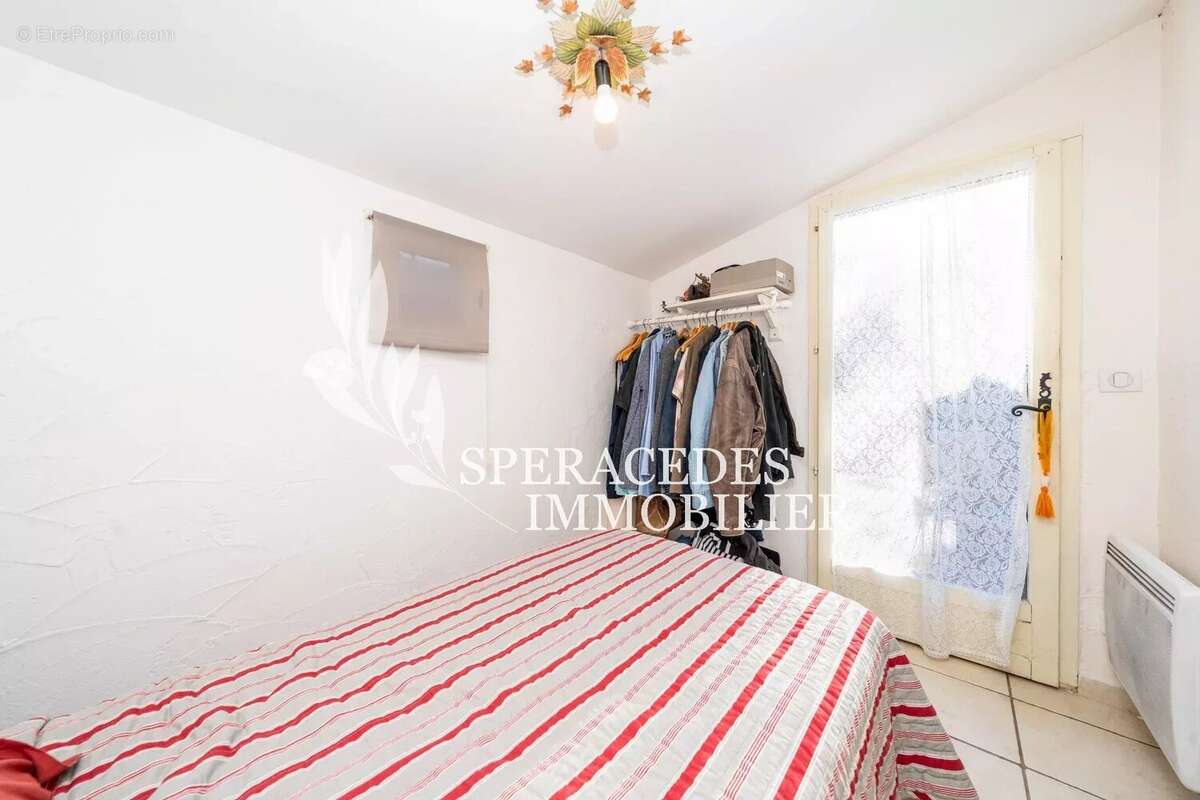 Maison à SAINT-CEZAIRE-SUR-SIAGNE