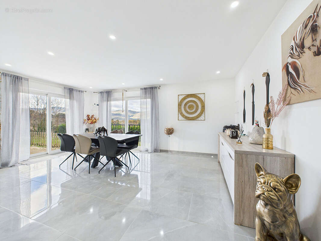 Maison à LE CRESTET