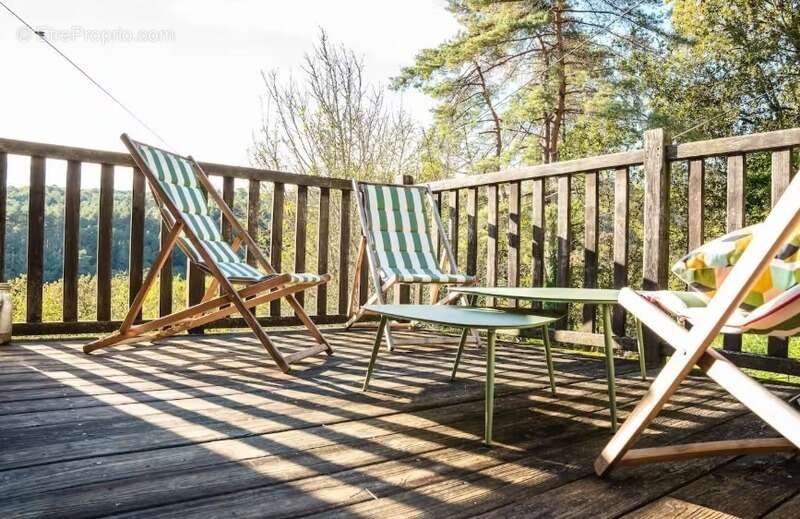 Maison à SAINT-LEON-SUR-VEZERE