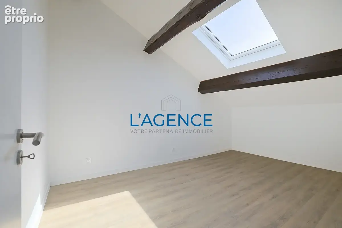 Appartement T3 de 71m2 habitables (50.85 LC) en dernier étage d'une résidence entièrement rénovée avec deux pl - photo 7