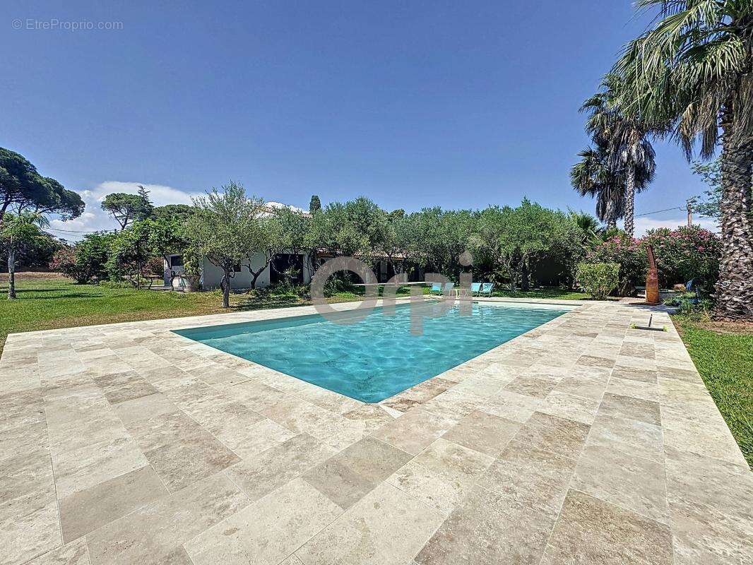 Propriété de Prestige avec Piscine spa et Terrain de tennis à Roquebrune-sur-Argens - photo 2