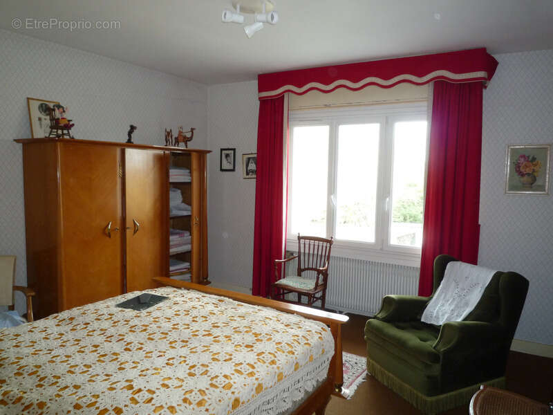 MONTDAUPHIN (77) à vendre ensemble immobilier composé de deux maisons, de 2 bâtiments industriels sur un terrain de  de 2 hectar - photo 13