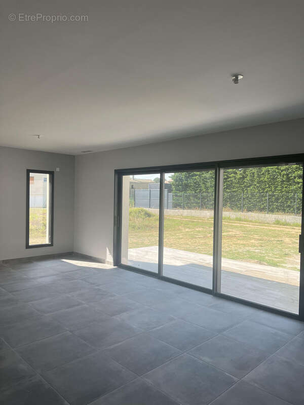 Maison à SAINT-JULIEN-DE-PEYROLAS