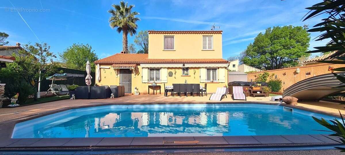 AUBAGNE-MAISON T5 A VENDRE-4 CHAMBRES-550M² DE TERRAIN-PROCHES - Maison à AUBAGNE