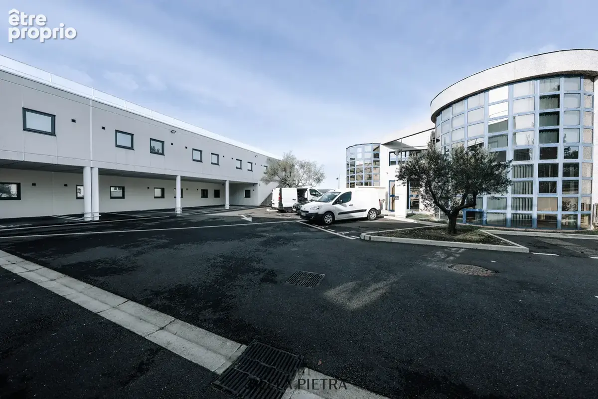 Commerce 2 494 m² à vendre à Saint-Clement-De-Riviere (34980) - photo 2