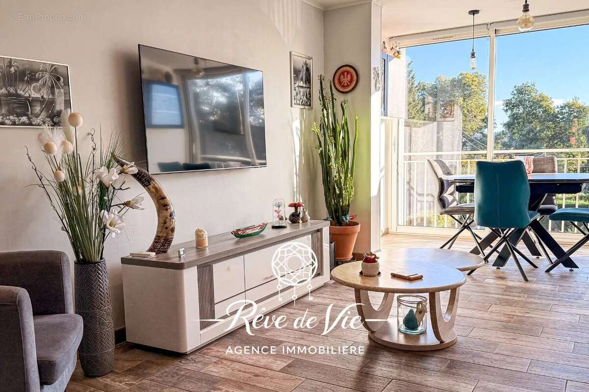 Appartement à BORMES-LES-MIMOSAS