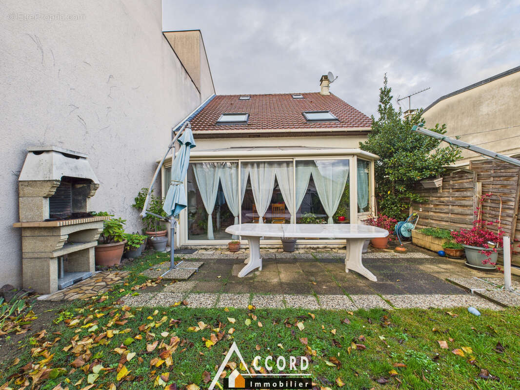 Maison à SARTROUVILLE