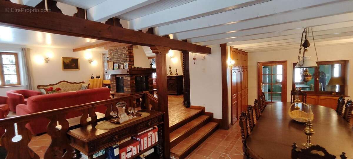 Maison à ROUGEMONT-LE-CHATEAU