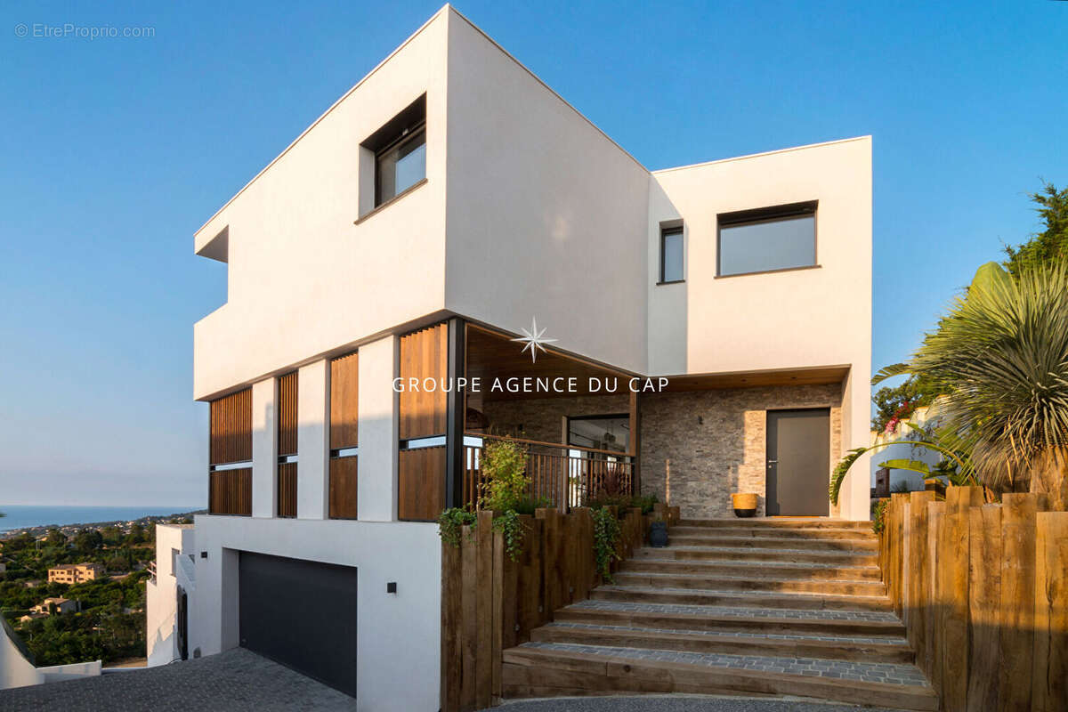 Villa contemporaine 8 pieces  vue mer panoramique avec double garage et piscine - photo 2