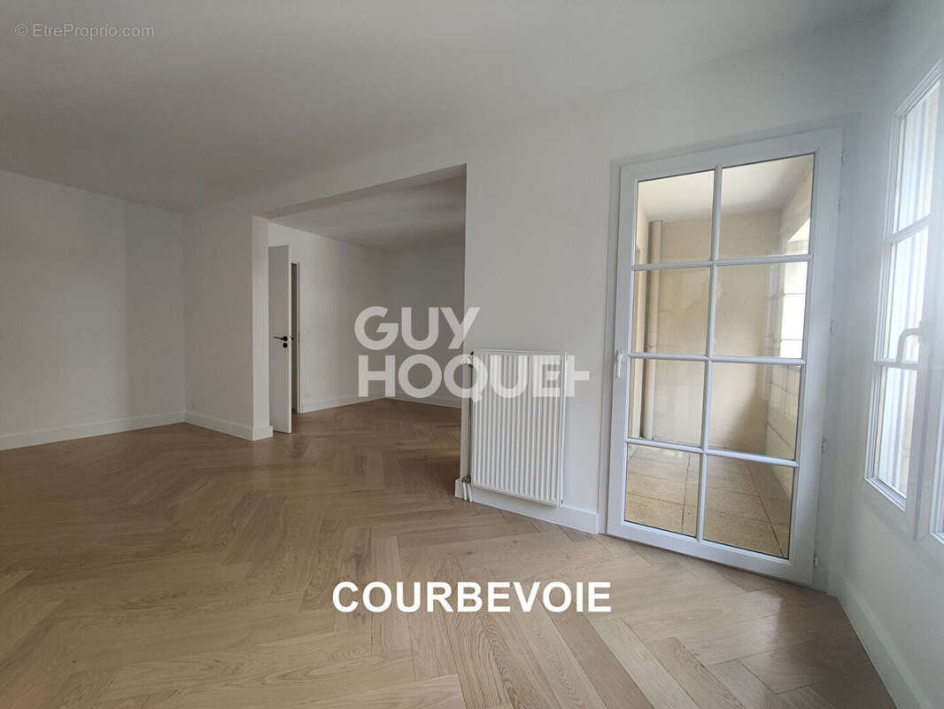 Appartement à COURBEVOIE