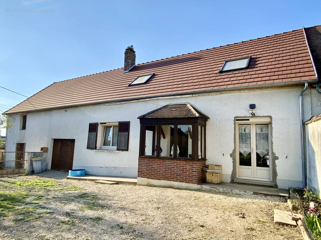 Maison à MONT-SAINT-SULPICE