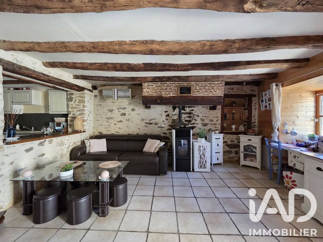 Photo 1 - Maison à SAINT-VICTURNIEN