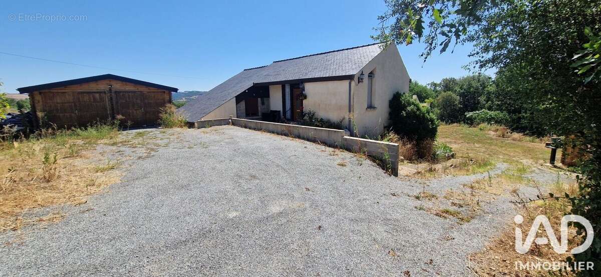 Maison 112 m² à Saint-Andre-De-Najac  - photo 2