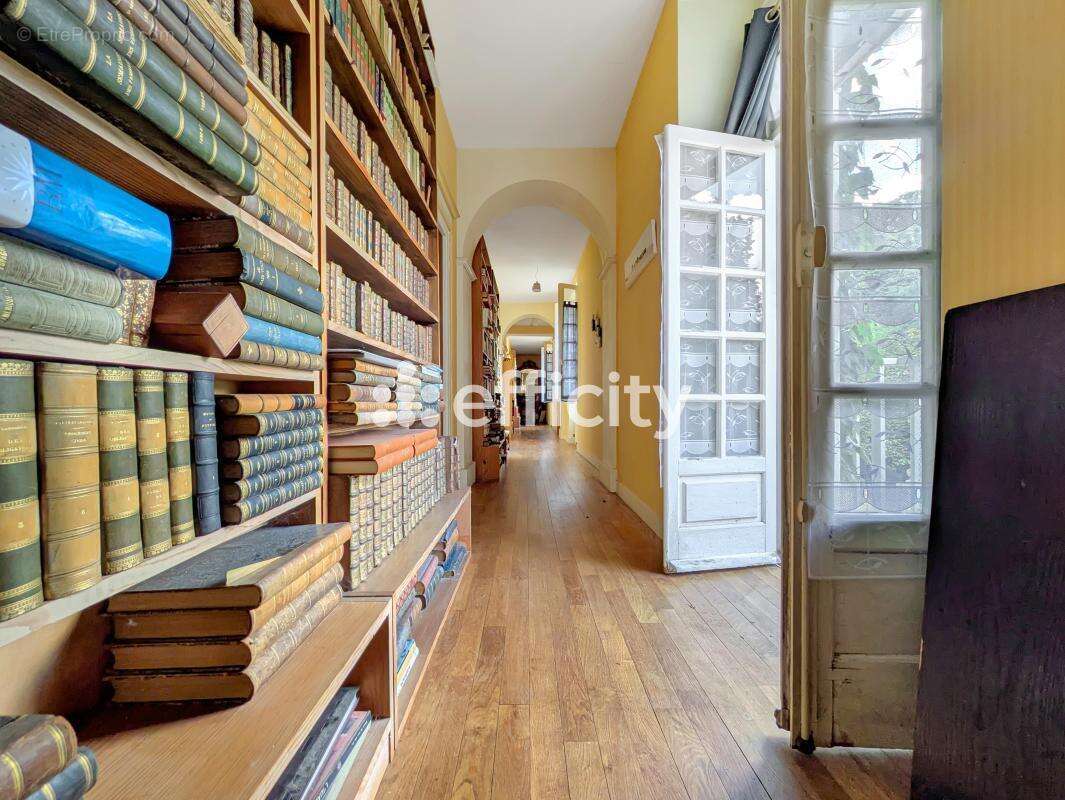 Maison 554 m² à Isle  - photo 9