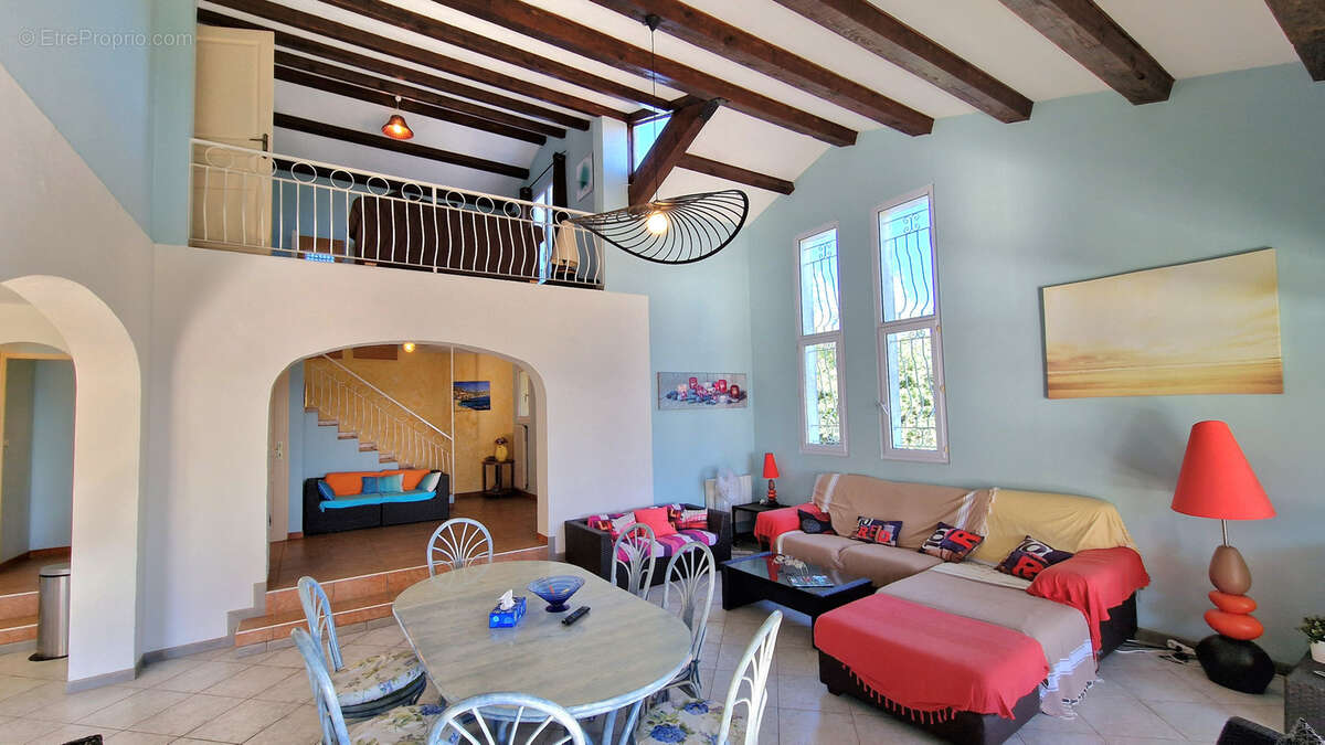 Maison à LES ISSAMBRES