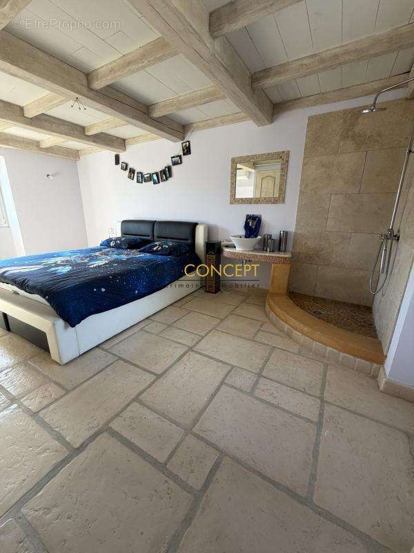 Appartement à CONTES