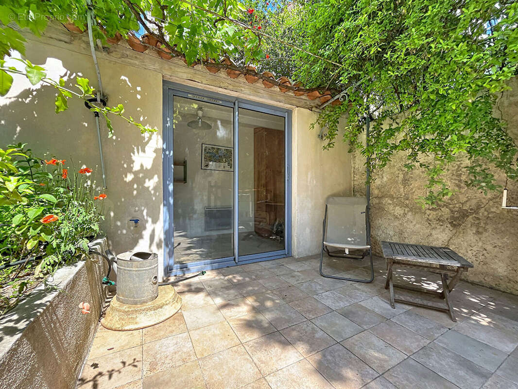 Appartement à MARSEILLE-4E