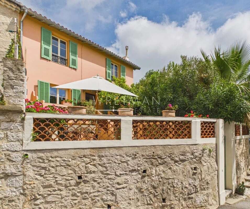 Appartement à TOURRETTES-SUR-LOUP