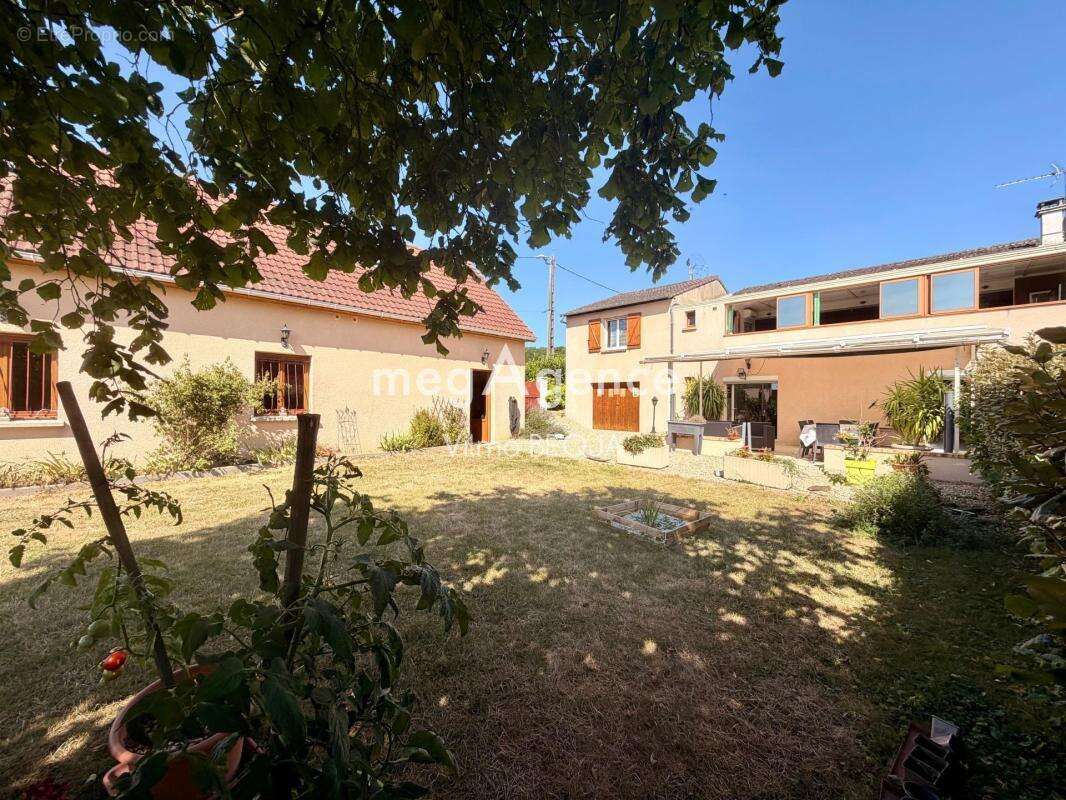 Maison familiale de caractère 8 pièces – 270 m² habitables – Dépendance – Double garage - photo 2