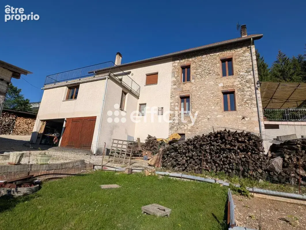 Maison 13 pièces 236 m² à vendre à Saint-Laurent-Du-Pont (38380) - photo 2