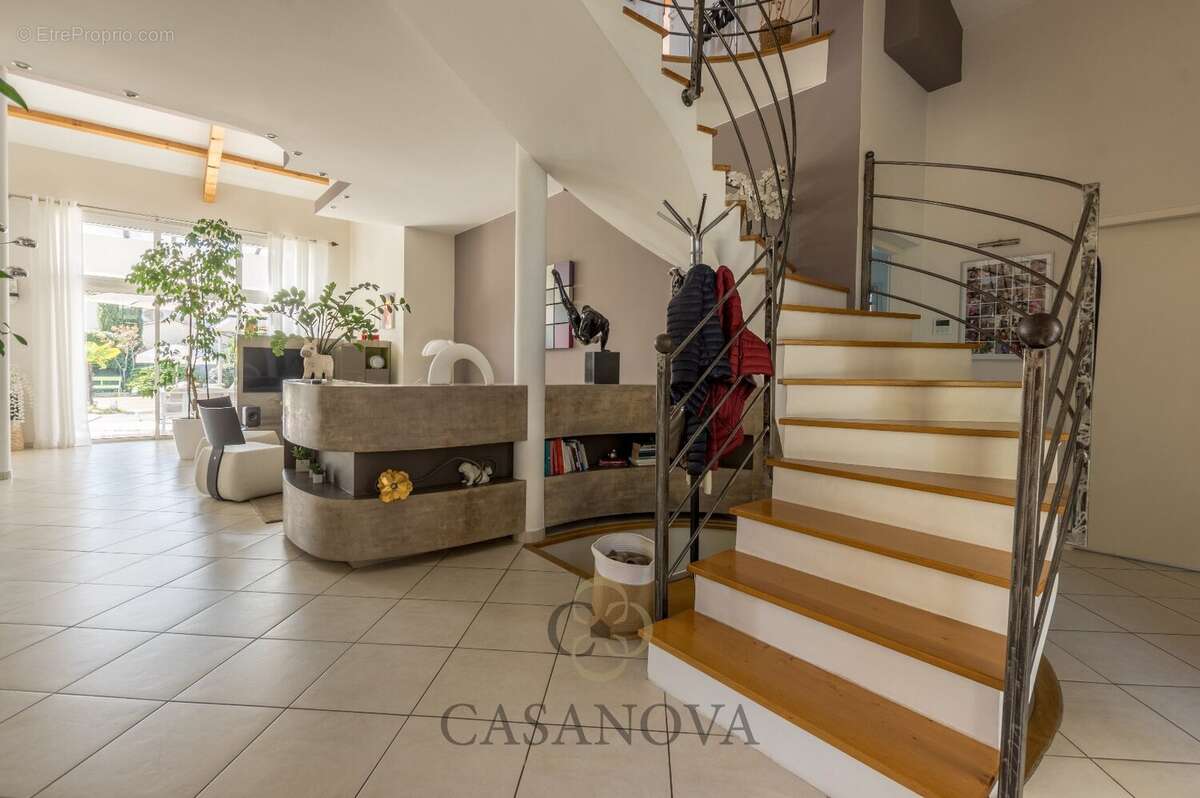 Villa contemporaine avec piscine et jardin paysager au nord de Montpellier - photo 11