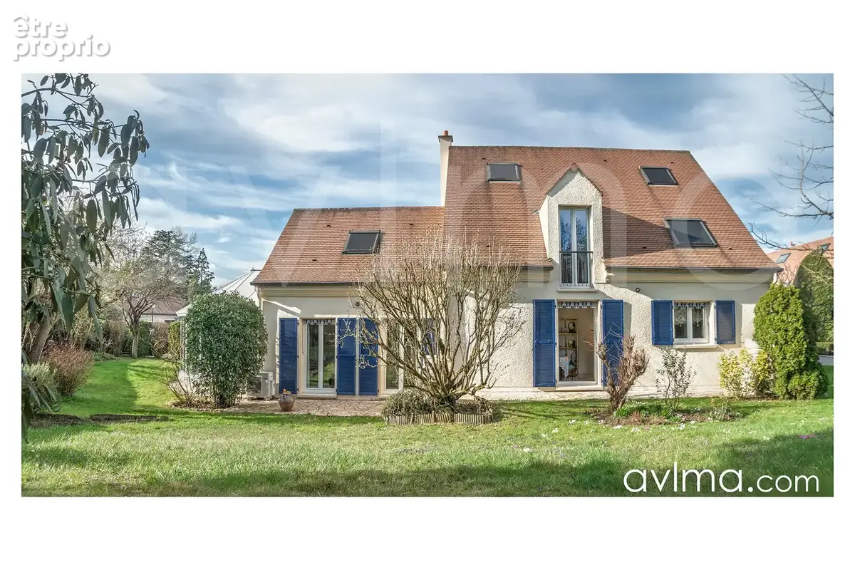 Maison familiale en parfait état dans un domaine avec tennis et piscine - centre village. - photo 2