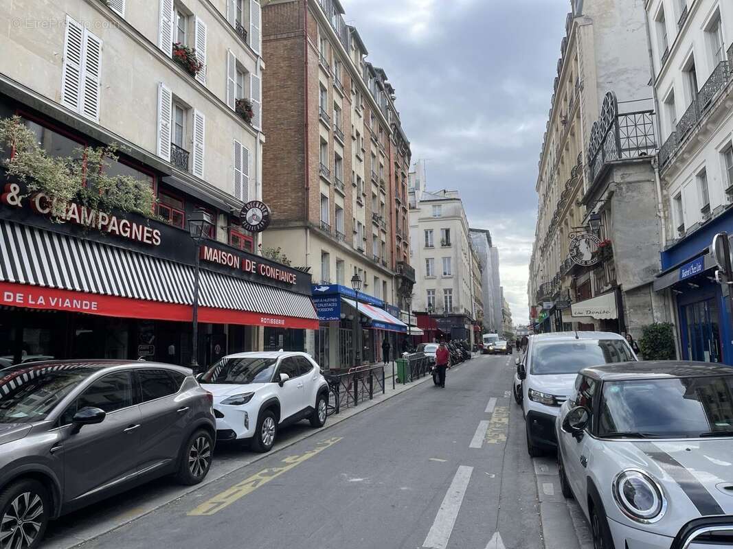 Autre à PARIS-1E