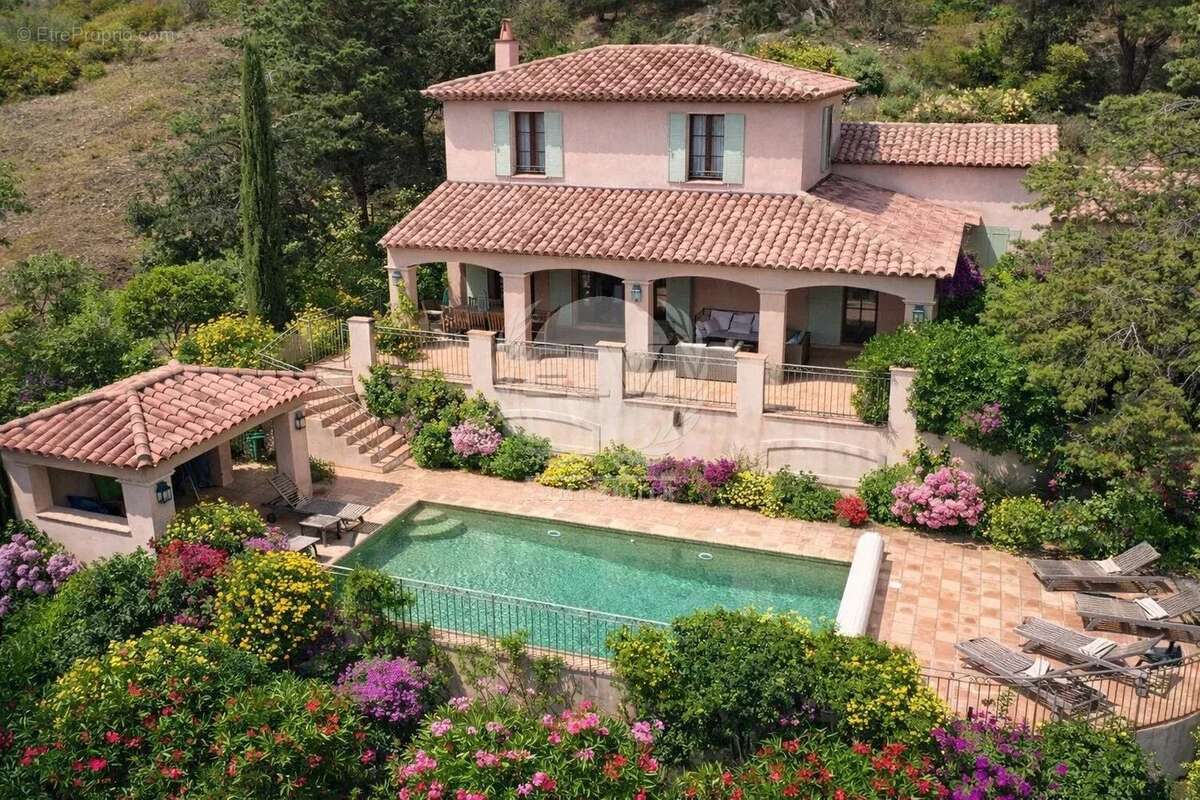 Maison à PLAN-DE-LA-TOUR