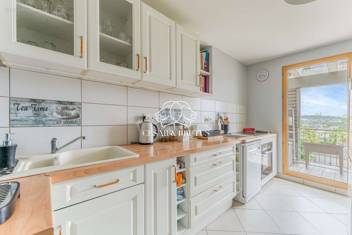Appartement à SAINT-GENIS-LAVAL