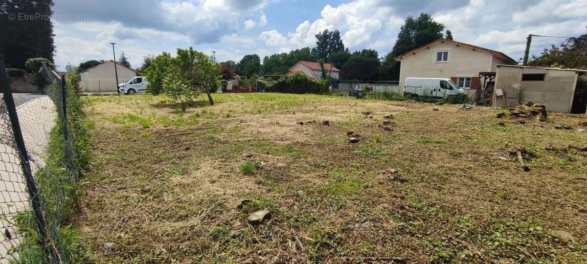 Terrain à VIC-EN-BIGORRE