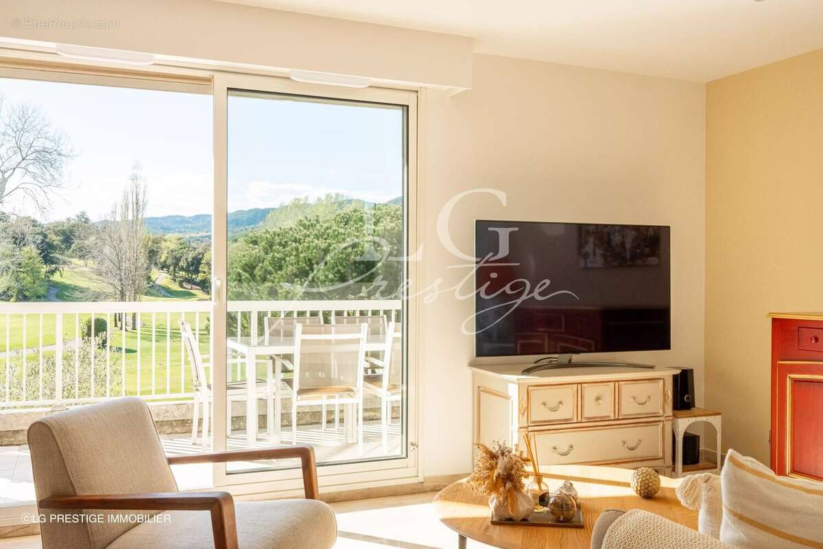 Appartement à MANDELIEU-LA-NAPOULE