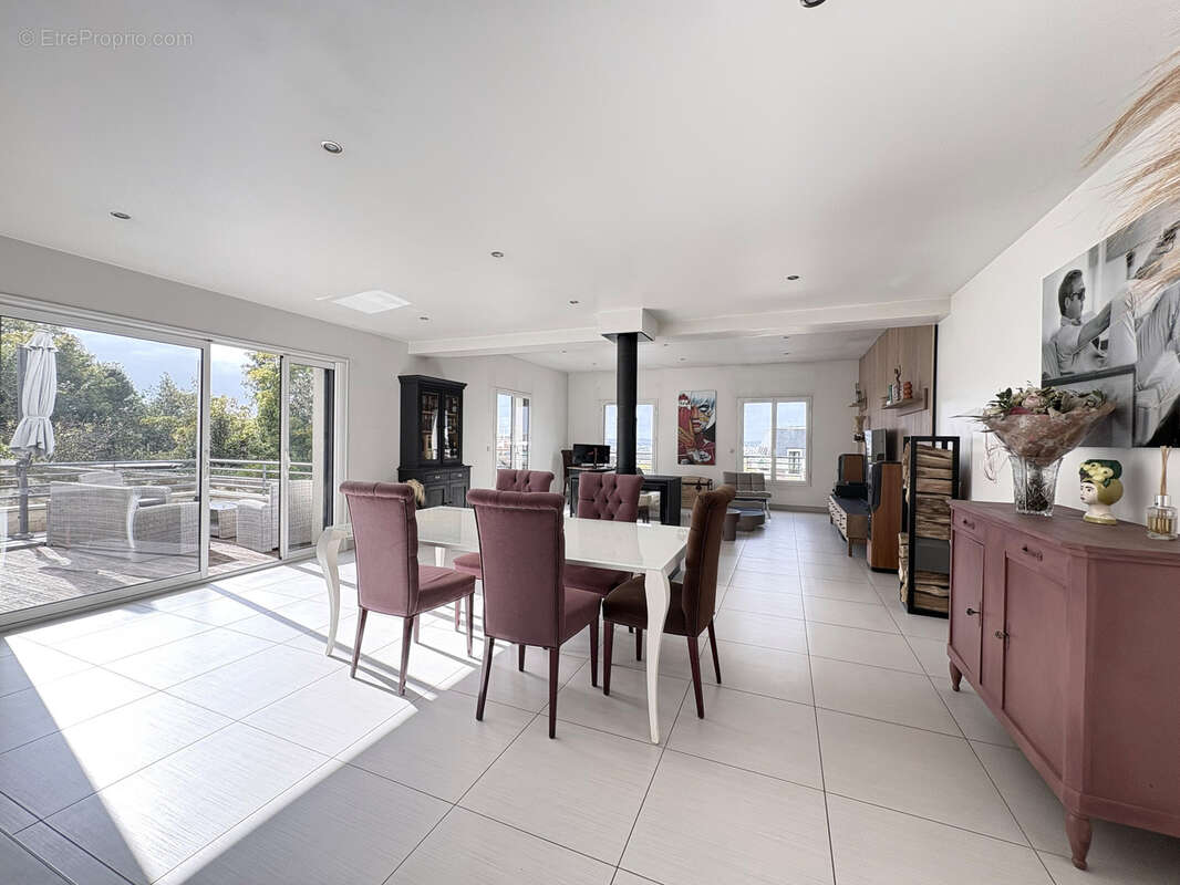 Maison à CHENNEVIERES-SUR-MARNE