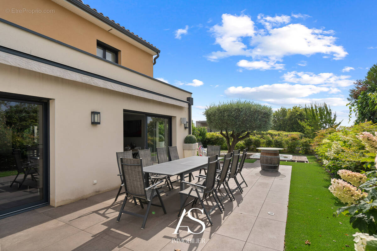 Maison à COLLONGES-AU-MONT-D&#039;OR