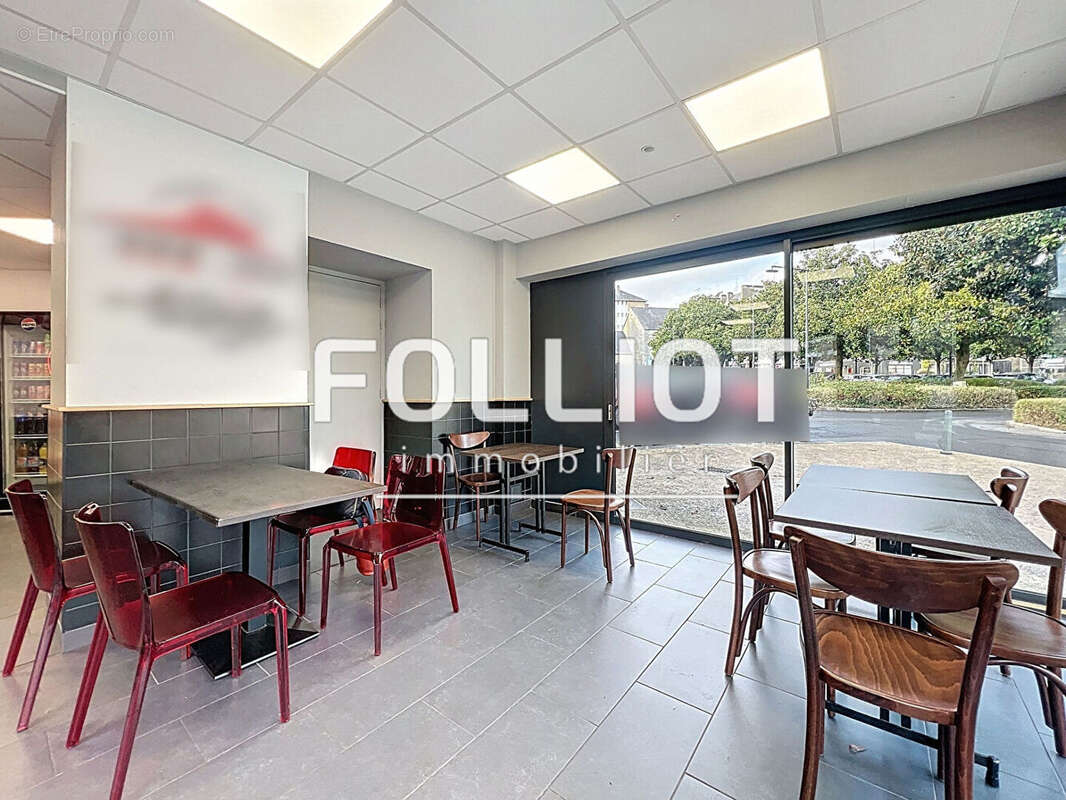 Commerce à FOUGERES