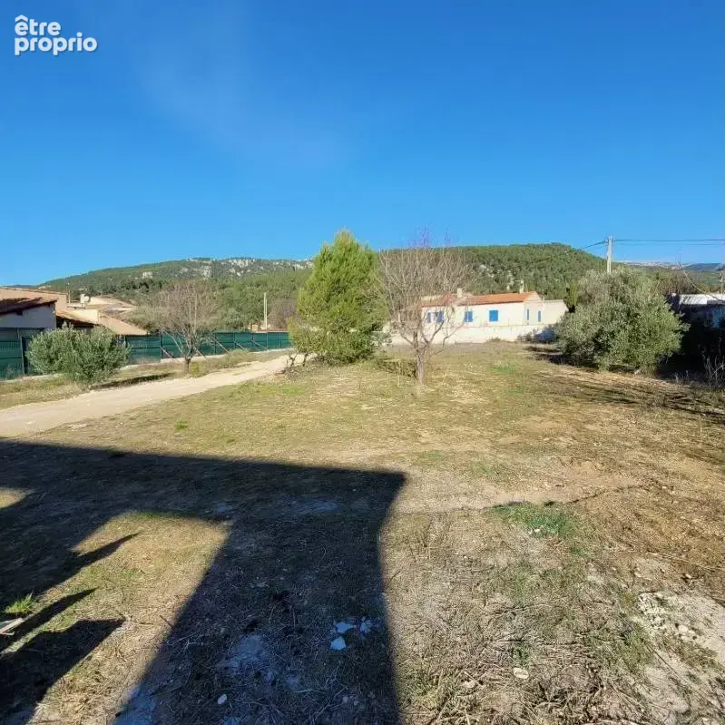 Terrain 766 m² à Cuges-Les-Pins  - photo 2